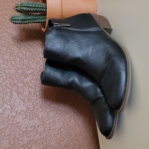 Kensie Ghita black leather ankle boot size 8.5